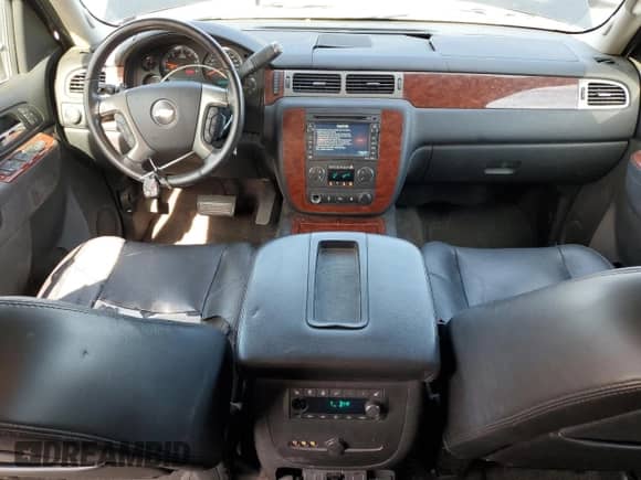 2010 Chevrolet Suburban LTZ с VIN 1GNUCKE04AR231601, выставлен на аукционе Copart как лот 47387665 с пробегом 66 962 миль миль и Списание • Salvage title. История ставок и продаж доступна на DreamBid. Изображение 8.