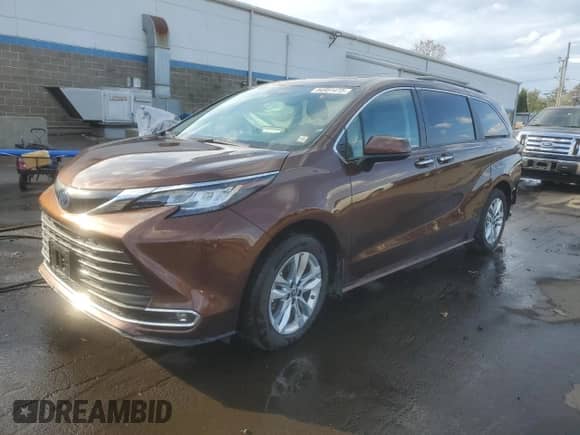 2023 Toyota Sienna XLE z VIN 5TDJSKFC0PS104927, wystawiony jako Copart lot #84951415 z przebiegiem 19 110 mil mil oraz Szkoda całkowita • Salvage title. Historia ofert i sprzedaży dostępna na DreamBid. Obrazek 1.