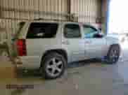 2014 Chevrolet Tahoe LT z VIN 1GNSCBE04ER108507, wystawiony jako Copart lot #60931255 z przebiegiem 167 098 mil mil oraz Szkoda całkowita • Salvage title. Historia ofert i sprzedaży dostępna na DreamBid. Obrazek 3.
