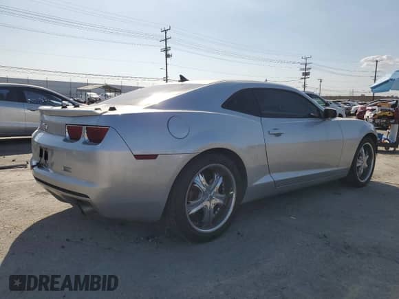 2012 Chevrolet Camaro 1LT z VIN 2G1FF1E32C9160336, wystawiony jako Copart lot #71129015 z przebiegiem 130 329 mil mil oraz Szkoda całkowita • Salvage title. Historia ofert i sprzedaży dostępna na DreamBid. Obrazek 3.