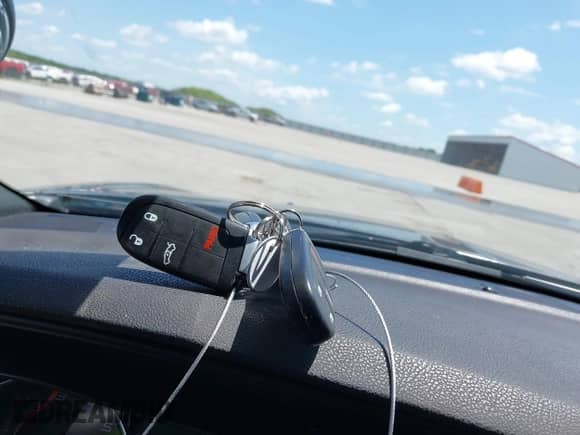 2020 Dodge Charger Police z VIN 2C3CDXKT5LH124223, wystawiony jako IAAI lot #42700911 z przebiegiem 122 995 mil mil oraz . Historia ofert i sprzedaży dostępna na DreamBid. Obrazek 11.