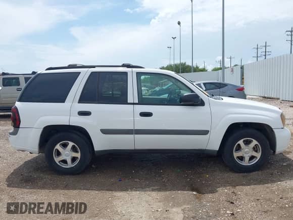 2005 Chevrolet TrailBlazer LT с VIN 1GNDS13S152110458, выставлен на аукционе IAAI как лот 42704265 с пробегом 199 410 миль миль и . История ставок и продаж доступна на DreamBid. Изображение 13.