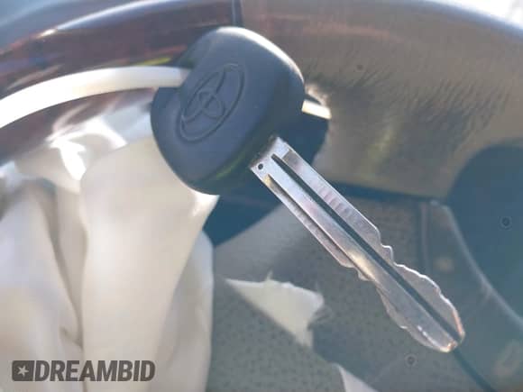 2005 Toyota Sienna XLE z VIN 5TDZA22CX5S385157, wystawiony jako IAAI lot #41622454 z przebiegiem 283 270 mil mil oraz . Historia ofert i sprzedaży dostępna na DreamBid. Obrazek 11.