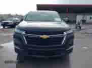 2023 Chevrolet Traverse LS z VIN 1GNERFKW1PJ333545, wystawiony jako IAAI lot #42745275 z przebiegiem 25 835 mil mil oraz . Historia ofert i sprzedaży dostępna na DreamBid. Obrazek 12.