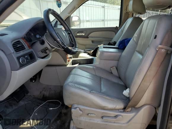 2010 Chevrolet Tahoe LT with VIN 1GNMCBE34AR169983, listed as a Copart auction lot 81857125 with 197,751 mi miles and Clean title. Bid and sale history available at DreamBid. Image 7.