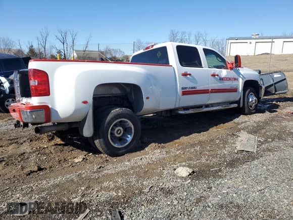2014 Chevrolet Silverado 3500HD LT with VIN 1GC4K0C87EF148177, listed as a Copart auction lot 43782855 with 91,418 mi miles and Salvage title. Bid and sale history available at DreamBid. Image 3.