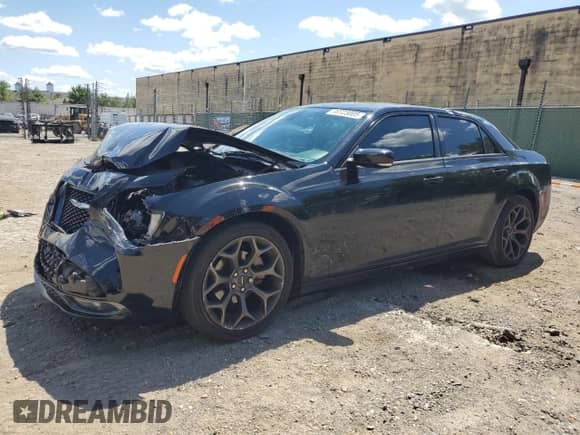 2018 Chrysler 300 S with VIN 2C3CCABG6JH227893, listed as a Copart auction lot 70723005 with 72,035 mi miles and Salvage title. Bid and sale history available at DreamBid. Image 1.