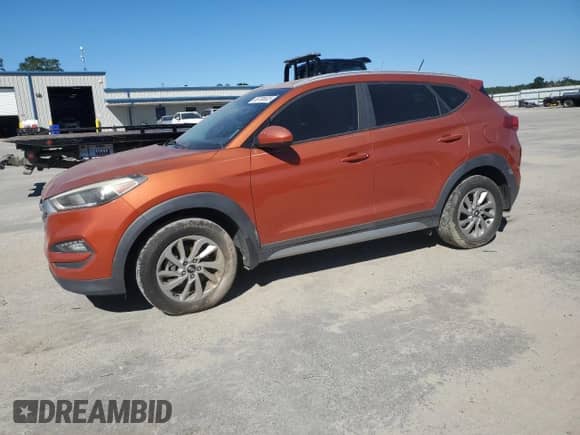 2017 Hyundai Tucson SE z VIN KM8J33A44HU389109, wystawiony jako Copart lot #86798605 z przebiegiem Nie podano mil oraz Czysty tytuł • Clean title. Historia ofert i sprzedaży dostępna na DreamBid. Obrazek 1.