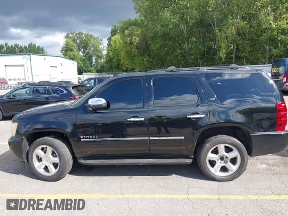 2009 Chevrolet Tahoe LTZ с VIN 1GNFK33099R257675, выставлен на аукционе IAAI как лот 43157202 с пробегом 228 708 миль миль и . История ставок и продаж доступна на DreamBid. Изображение 14.