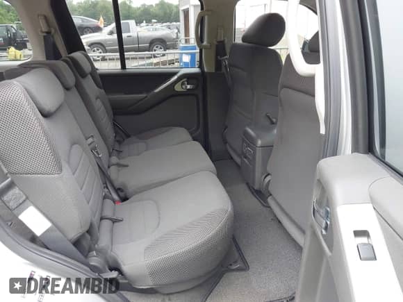 2007 Nissan Pathfinder S z VIN 5N1AR18U07C633724, wystawiony jako IAAI lot #42355262 z przebiegiem 108 829 mil mil oraz . Historia ofert i sprzedaży dostępna na DreamBid. Obrazek 8.