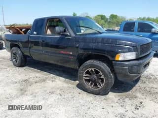 1998 Dodge 1500 with VIN 3B7HF13Y8WG160320, listed as a IAAI auction lot 41970765 with 122,149 mi miles and . Bid and sale history available at DreamBid. Image 1.