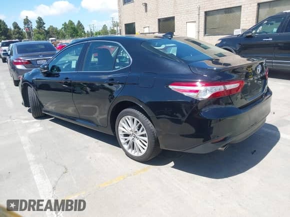 2020 Toyota Camry Hybrid XLE z VIN 4T1F31AK4LU526096, wystawiony jako IAAI lot #42213926 z przebiegiem 102 881 mil mil oraz . Historia ofert i sprzedaży dostępna na DreamBid. Obrazek 3.