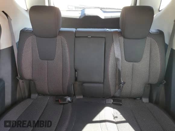 2011 Chevrolet Equinox 1LT z VIN 2CNALDEC2B6444430, wystawiony jako Copart lot #84751205 z przebiegiem 156 710 mil mil oraz Czysty tytuł • Clean title. Historia ofert i sprzedaży dostępna na DreamBid. Obrazek 10.