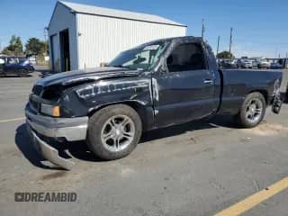 2003 Chevrolet Silverado 1500 z VIN 1GCEC14X93Z102844, wystawiony jako Copart lot #80735125 z przebiegiem 116 322 mil mil oraz Szkoda całkowita • Salvage title. Historia ofert i sprzedaży dostępna na DreamBid. Obrazek 1.