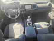 2022 Toyota Tacoma SR z VIN 3TYSZ5AN3NT055413, wystawiony jako Copart lot #85172665 z przebiegiem 70 937 mil mil oraz Szkoda całkowita • Salvage title. Historia ofert i sprzedaży dostępna na DreamBid. Obrazek 8.