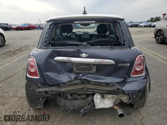 2013 MINI Hardtop с VIN WMWSU3C55DT681229, выставлен на аукционе Copart как лот 81660785 с пробегом 58 932 миль миль и Списание • Salvage title. История ставок и продаж доступна на DreamBid. Изображение 6.