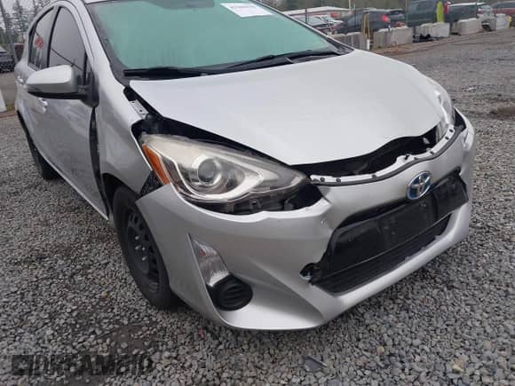 2015 Toyota Prius One z VIN JTDKDTB35F1577860, wystawiony jako IAAI lot #43206890 z przebiegiem 96 755 mil mil oraz . Historia ofert i sprzedaży dostępna na DreamBid. Obrazek 6.