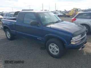 2000 Chevrolet S-10 LS with VIN 1GCDT19W8Y8282116, listed as a IAAI auction lot 43465405 with 149,450 mi miles and . Bid and sale history available at DreamBid. Image 1.