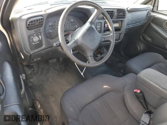 2003 Chevrolet S-10 with VIN 1GCCS14H338102072, listed as a Copart auction lot 47418925 with 179,672 mi miles and Salvage title. Bid and sale history available at DreamBid. Image 8.