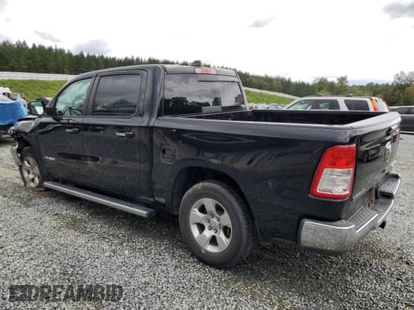 2020 Ram 1500 Big Horn z VIN 1C6RREFG7LN333518, wystawiony jako Copart lot #72204024 z przebiegiem 121 193 mil mil oraz Szkoda całkowita • Salvage title. Historia ofert i sprzedaży dostępna na DreamBid. Obrazek 2.