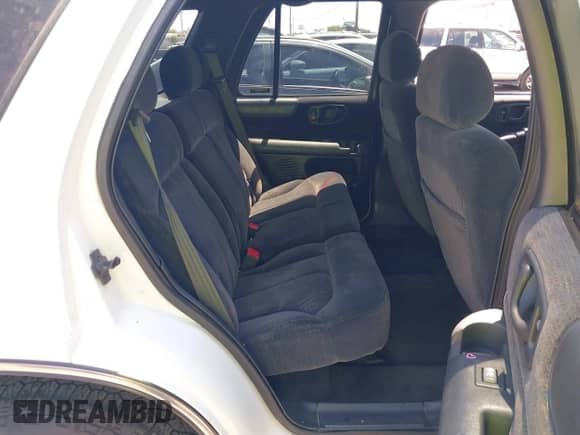 2000 Chevrolet Blazer LT with VIN 1GNDT13W8Y2398273, listed as a IAAI auction lot 42403808 with 113,493 mi miles and . Bid and sale history available at DreamBid. Image 8.