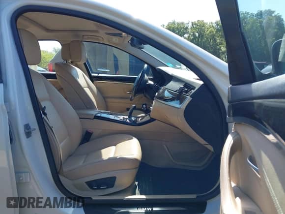 2012 BMW 5 Series 528i xDrive с VIN WBAXH5C56CDW05839, выставлен на аукционе IAAI как лот 42821103 с пробегом 162 744 миль миль и . История ставок и продаж доступна на DreamBid. Изображение 5.