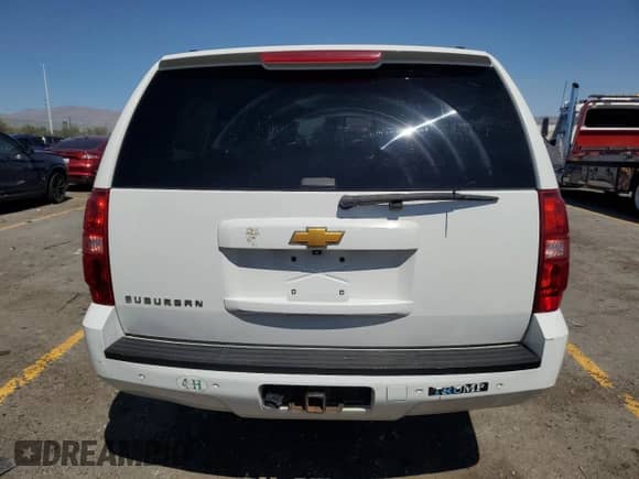 2014 Chevrolet Suburban LT с VIN 1GNSKJE74ER210948, выставлен на аукционе Copart как лот 70897705 с пробегом 257 668 миль миль и Списание • Salvage title. История ставок и продаж доступна на DreamBid. Изображение 6.
