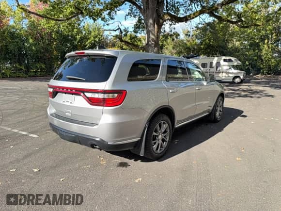 2018 Dodge Durango SXT z VIN 1C4RDJAG3JC115821, wystawiony jako Copart lot #89557485 z przebiegiem 76 497 mil mil oraz Szkoda całkowita • Salvage title. Historia ofert i sprzedaży dostępna na DreamBid. Obrazek 4.