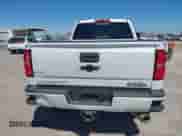 2019 Chevrolet Silverado 2500HD High Country z VIN 1GC1KUEY8KF171437, wystawiony jako IAAI lot #41850872 z przebiegiem 114 027 mil mil oraz . Historia ofert i sprzedaży dostępna na DreamBid. Obrazek 16.