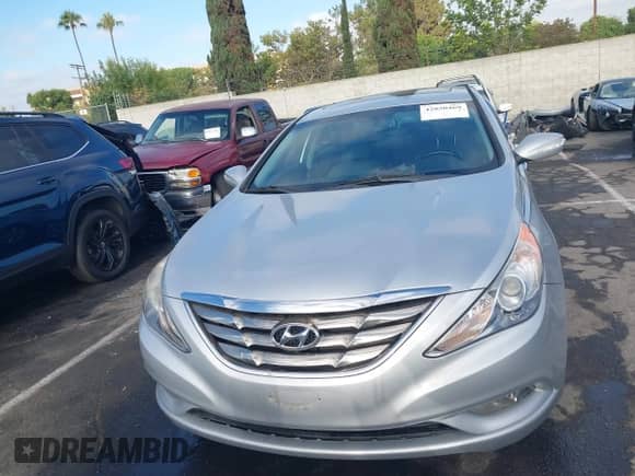 2013 Hyundai Sonata Limited с VIN 5NPEC4AC1DH608485, выставлен на аукционе IAAI как лот 42820469 с пробегом 103 219 миль миль и . История ставок и продаж доступна на DreamBid. Изображение 12.