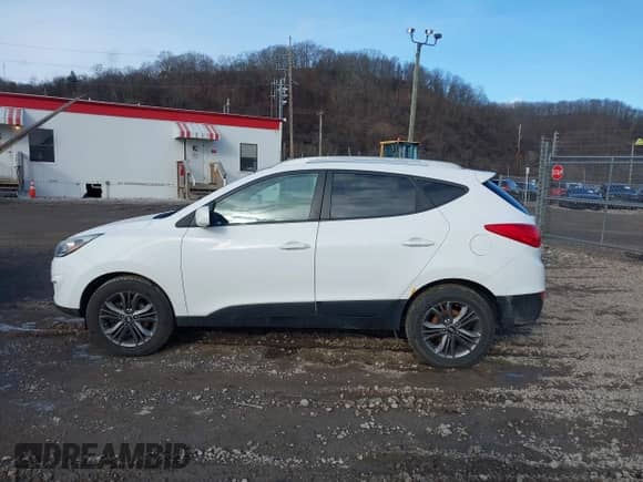 2014 Hyundai Tucson Walking Dead Edition z VIN KM8JUCAG6EU876024, wystawiony jako IAAI lot #41526297 z przebiegiem 213 196 mil mil oraz . Historia ofert i sprzedaży dostępna na DreamBid. Obrazek 14.