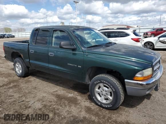 2001 Dodge Dakota with VIN 1B7HG2AX81S320355, listed as a Copart auction lot 55410715 with 164,931 mi miles and Salvage title. Bid and sale history available at DreamBid. Image 4.