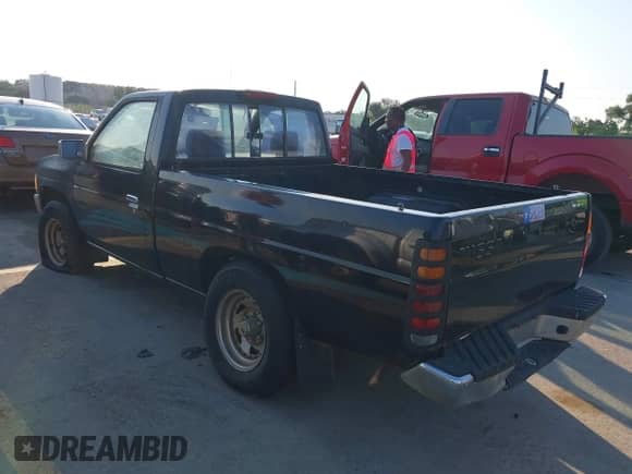 1994 Nissan Frontier z VIN 1N6SD11S6RC366718, wystawiony jako IAAI lot #43253341 z przebiegiem 144 885 mil mil oraz . Historia ofert i sprzedaży dostępna na DreamBid. Obrazek 3.
