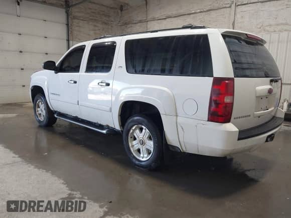 2008 Chevrolet Suburban LTZ z VIN 3GNFK16378G195394, wystawiony jako IAAI lot #42606600 z przebiegiem 194 739 mil mil oraz . Historia ofert i sprzedaży dostępna na DreamBid. Obrazek 3.