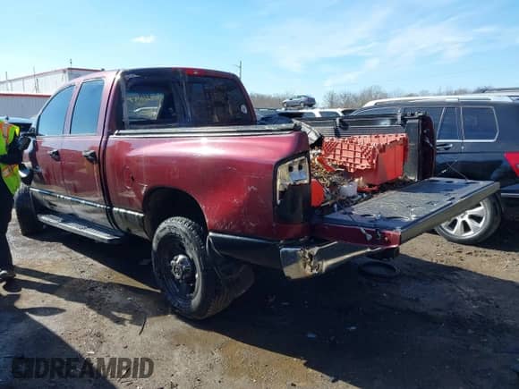2003 Dodge 2500 ST z VIN 3D7KU28D83G853929, wystawiony jako IAAI lot #38641479 z przebiegiem 123 111 mil mil oraz . Historia ofert i sprzedaży dostępna na DreamBid. Obrazek 3.