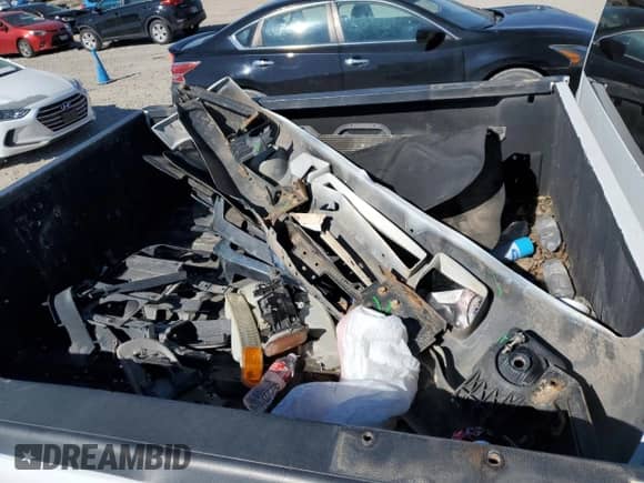 2005 GMC Sierra 1500 SLT z VIN 2GTEK13T151204765, wystawiony jako Copart lot #46662395 z przebiegiem 92 118 mil mil oraz Szkoda całkowita • Salvage title. Historia ofert i sprzedaży dostępna na DreamBid. Obrazek 12.