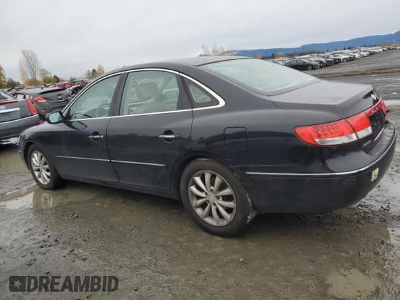 2006 Hyundai Azera SE z VIN KMHFC46F56A097392, wystawiony jako Copart lot #81001514 z przebiegiem 151 469 mil mil oraz Czysty tytuł • Clean title. Historia ofert i sprzedaży dostępna na DreamBid. Obrazek 2.