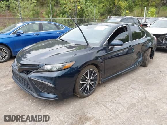 2021 Toyota Camry SE Nightshade z VIN 4T1T11AK9MU430894, wystawiony jako IAAI lot #43127250 z przebiegiem 80 059 mil mil oraz . Historia ofert i sprzedaży dostępna na DreamBid. Obrazek 17.