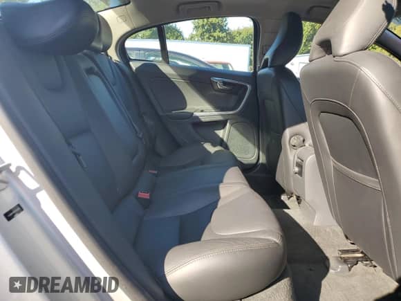 2015 Volvo S60 T5 Drive-E Platinum с VIN YV126MFM5F1335339, выставлен на аукционе Copart как лот 82262385 с пробегом 135 729 миль миль и Списание • Salvage title. История ставок и продаж доступна на DreamBid. Изображение 10.