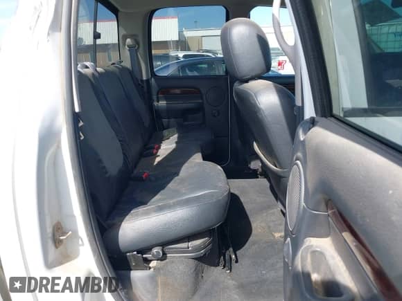 2003 Dodge 2500 ST z VIN 3D7KA28C43G733285, wystawiony jako IAAI lot #41762538 z przebiegiem 258 177 mil mil oraz . Historia ofert i sprzedaży dostępna na DreamBid. Obrazek 8.