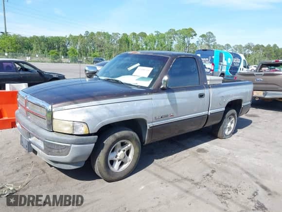 1997 Dodge 1500 z VIN 1B7HC16Y2VJ509957, wystawiony jako IAAI lot #42100719 z przebiegiem 133 165 mil mil oraz . Historia ofert i sprzedaży dostępna na DreamBid. Obrazek 2.