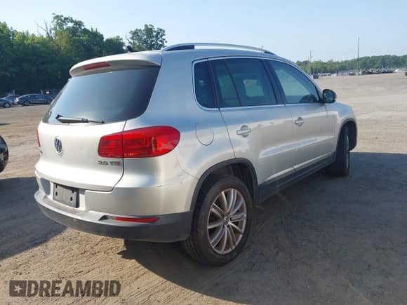 2014 Volkswagen Tiguan SEL with VIN WVGAV3AX2EW554773, listed as a IAAI auction lot 42547252 with 162,573 mi miles and . Bid and sale history available at DreamBid. Image 4.