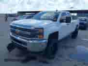 2017 Chevrolet Silverado 2500HD Work Truck z VIN 1GC2CUEG5HZ366363, wystawiony jako IAAI lot #43361232 z przebiegiem 195 782 mil mil oraz . Historia ofert i sprzedaży dostępna na DreamBid. Obrazek 2.