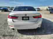 2023 BMW 3 Series 330e xDrive z VIN 3MW39FS06P8D08614, wystawiony jako Copart lot #65201655 z przebiegiem 22 451 mil mil oraz Szkoda całkowita • Salvage title. Historia ofert i sprzedaży dostępna na DreamBid. Obrazek 6.