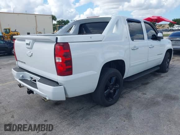 2011 Chevrolet Avalanche LT с VIN 3GNTKFE37BG285847, выставлен на аукционе IAAI как лот 43532948 с пробегом 210 549 миль миль и . История ставок и продаж доступна на DreamBid. Изображение 4.