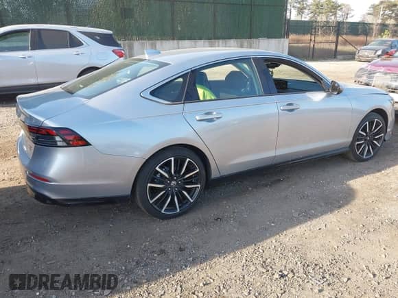 2025 Honda Accord Touring z VIN 1HGCY2F8XSA022651, wystawiony jako IAAI lot #42081683 z przebiegiem 1 328 mil mil oraz . Historia ofert i sprzedaży dostępna na DreamBid. Obrazek 4.
