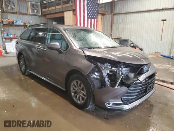 2024 Toyota Sienna XLE with VIN 5TDYSKFC5RS118758, listed as a Copart auction lot 81308295 with 14,475 mi miles and Salvage title. Bid and sale history available at DreamBid. Image 4.
