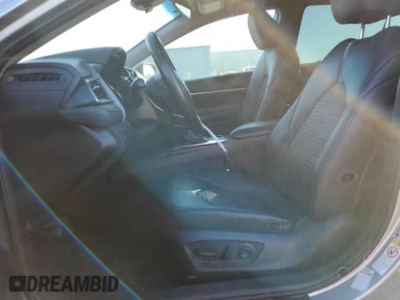 2019 Toyota Camry SE z VIN 4T1B11HK6KU170226, wystawiony jako Copart lot #82595245 z przebiegiem 105 367 mil mil oraz Szkoda całkowita • Salvage title. Historia ofert i sprzedaży dostępna na DreamBid. Obrazek 7.