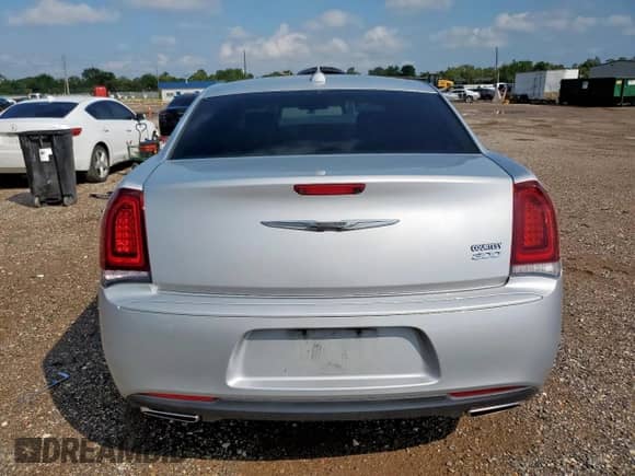 2019 Chrysler 300 Touring с VIN 2C3CCAAG8KH682943, выставлен на аукционе Copart как лот 70071455 с пробегом 42 623 миль миль и Списание • Salvage title. История ставок и продаж доступна на DreamBid. Изображение 6.