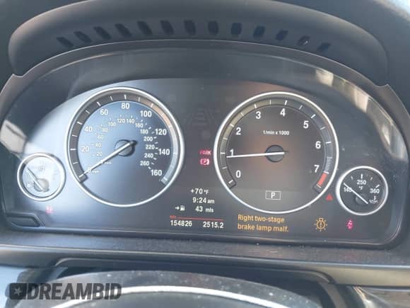 2013 BMW 5 Series 528i с VIN WBAXG5C52DDY33440, выставлен на аукционе IAAI как лот 42951561 с пробегом 154 826 миль миль и . История ставок и продаж доступна на DreamBid. Изображение 7.